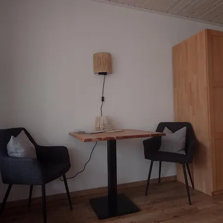 Hindelang Hideaway, Newly Renovated, Southern Balconies, Location Apartment *